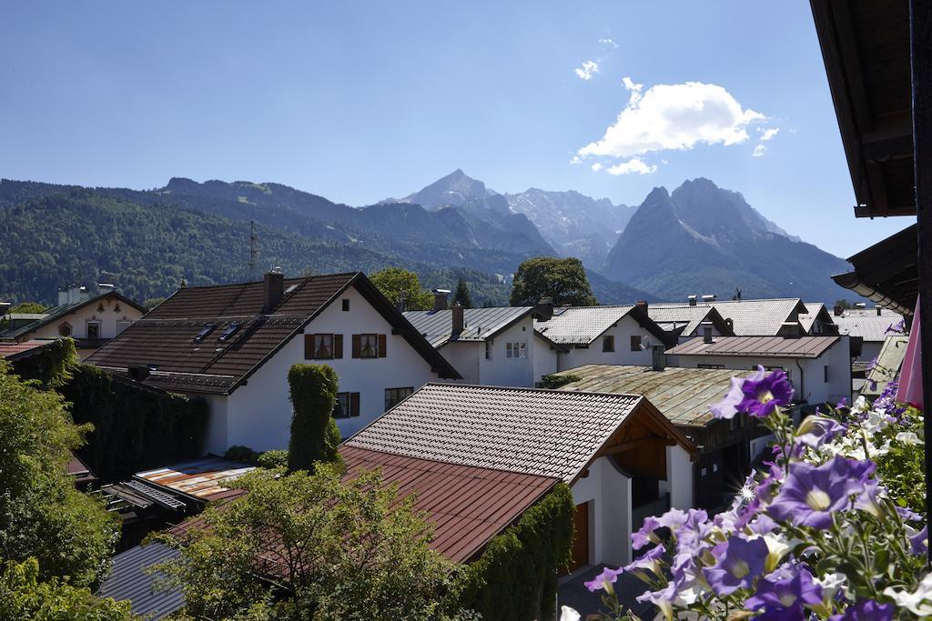 Hotel Bayerischer Hof Garmisch Partenkirchen Pokoj fotografie